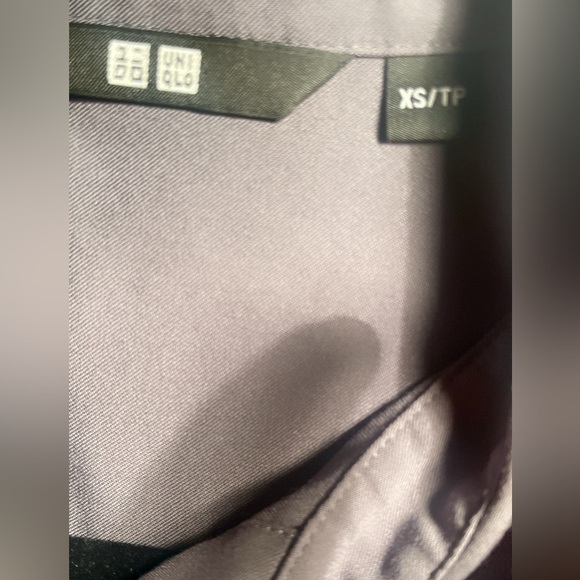 Uniqlo grey collared button down poly blend lightweight long sleeve shirt XS - Picture 5 of 5